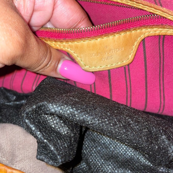 Authentic Louis Vuitton MM Pivoine - Picture 7 of 13